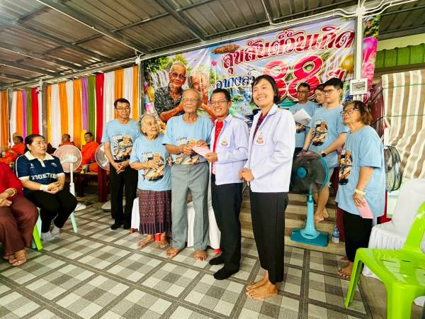 เข้าร่วมอวยพรเนื่องในวันคล้ายวันเกิดของลุงล้ำ เล็กสุขศรี